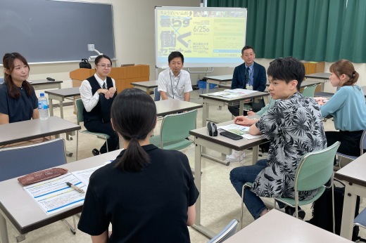 和やかな雰囲気で行われた座談会