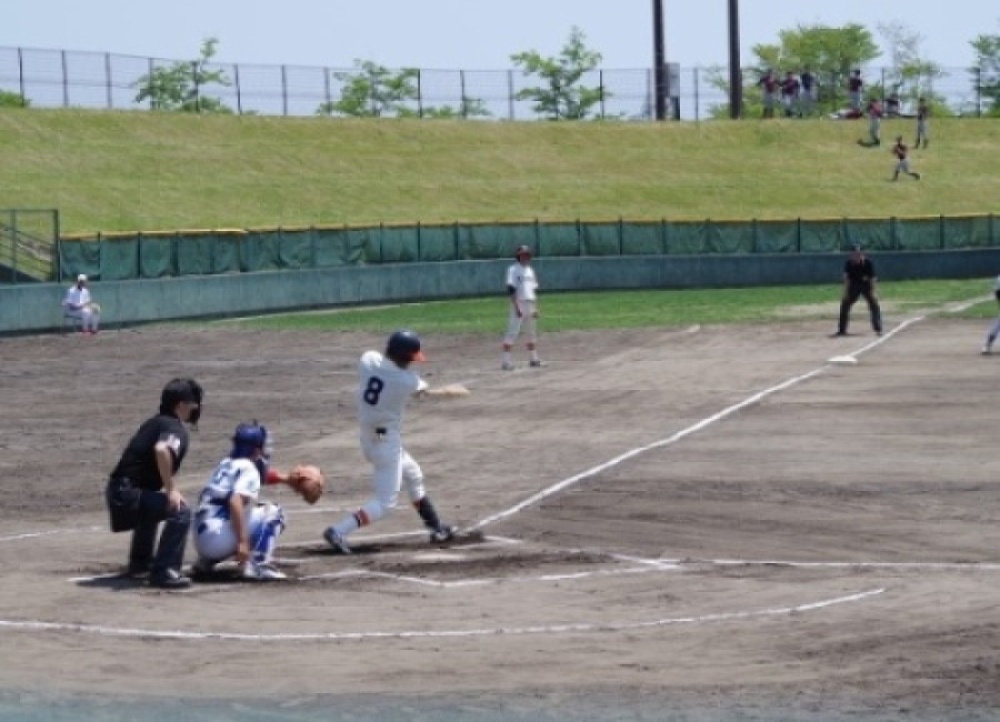 東北学院大学1回戦　6回表一死1塁に左越え適時二塁打を放つ深江