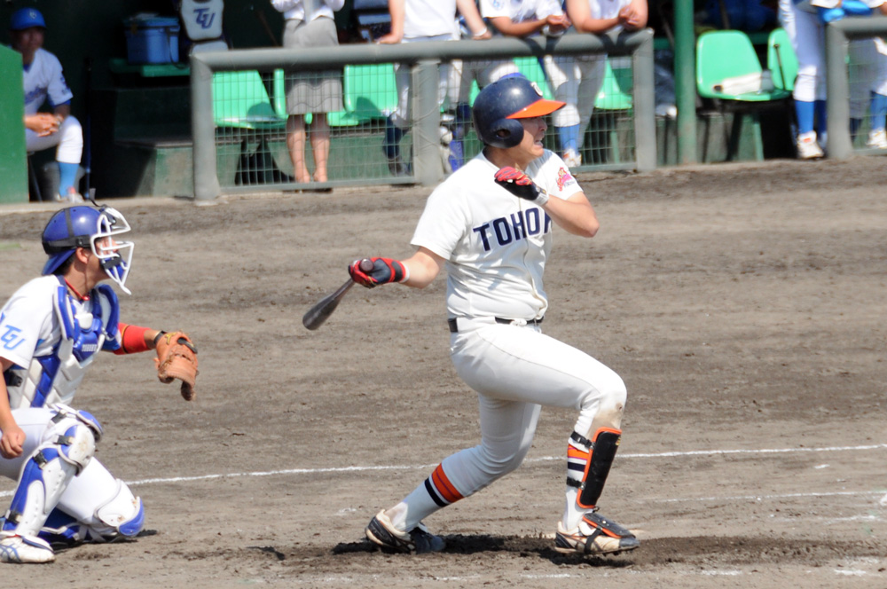 東北学院大学2回戦　3回裏一死満塁、右前適時打を放つ5番寺田