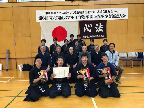 戦い終えて「和気あいあいの集合写真」