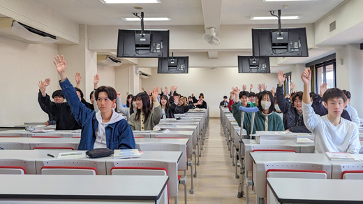 教務課による履修ガイダンスの様子