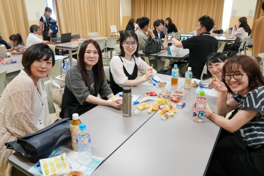 その後の歓談の時間には、在校生と卒業生、卒業生同士、教員との近況報告・思い出話に花が咲きました。