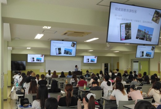 助産師の先輩より、学生時代の経験を話していただきました。