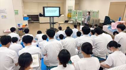 医療経営管理学科「救急救命士課程」と保健看護学科「助産師教育課程」の合同授業