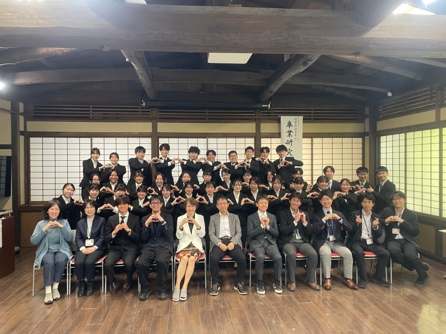 最後に4年生と教員で集合写真！