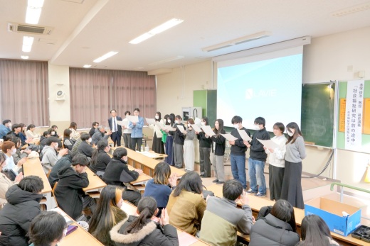 ゼミ学生による感謝を込めた合唱