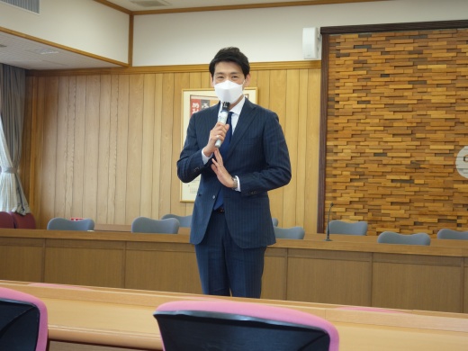 社会福祉学科会議でご挨拶される矢吹知之先生
