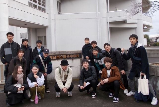 市立田子中学校前で（2023年1月14日）