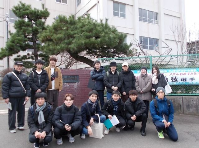 市立七北田中学校前で（2023年1月15日）