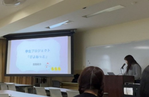 「ぴよねっと」の紹介をする様子