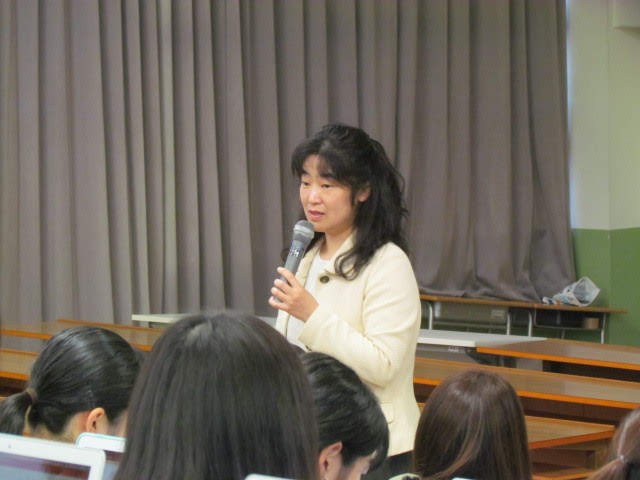 講義を行う利根川先生