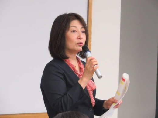 ビジネスマナーの基本についてお話しする長畑先生