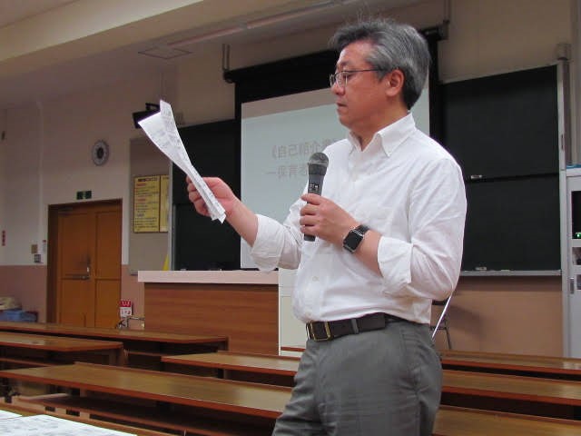 履歴書について説明をする和田先生