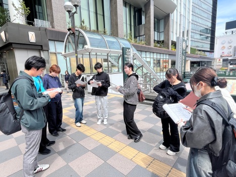 調査前に先輩(4年生)から調査方法について説明を聞きます