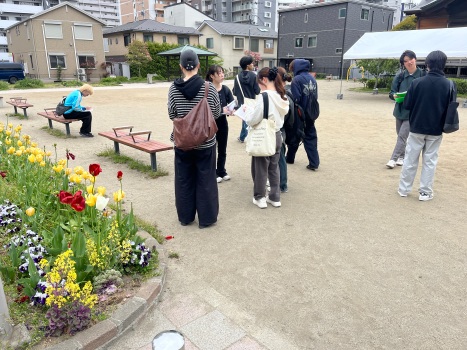 7カ所の公園をまわり、感じた印象などを調査票に記入します