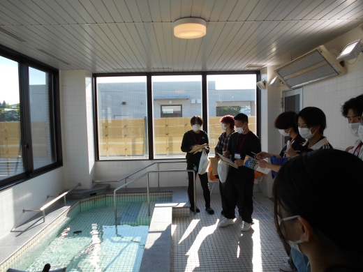 5階:フィンランドの文化を取り入れたサウナ室(奥)や見晴らしのいい展望風呂がありました