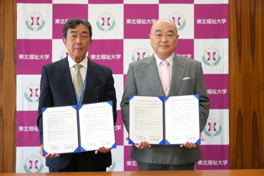 協定を結んだ本田理事長兼校長(左)と千葉学長