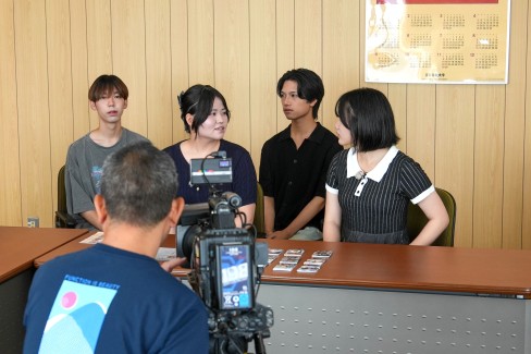 【TV放送予定】共生まちづくり学科×八幡町商店会コラボ企画「商店街カード」製作秘話（ミヤギテレビ）