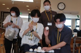 【実学臨床教育Ⅱ】2年生体験実習：百聞百見は一験に如かず(せんだんの館・せんだんの丘）