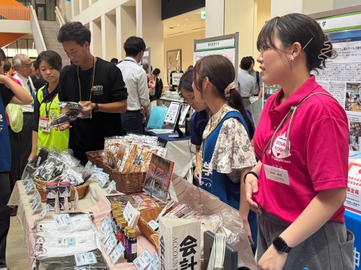 能登応援物産展を各大学で運営を行った