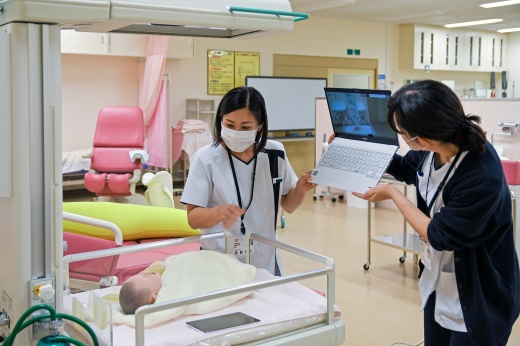 聖ウルスラ学院高校：看護の分野の講義風景