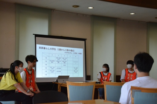 キャンパスライフを紹介する大学生スタッフ(オープンキャンパスクラブ)