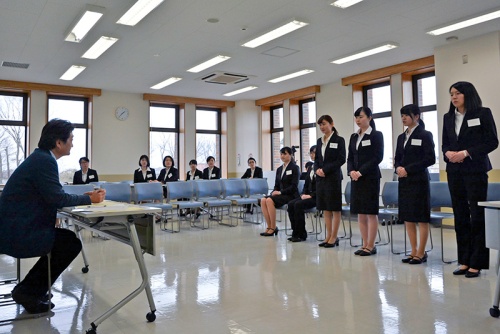 外部講師を面接官として行われた模擬集団面接