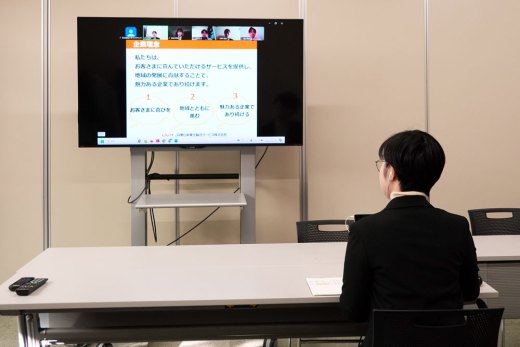 キャリアセンター職員がコーディネーターを務め、学生を見守った