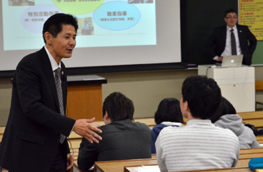講師の方から質問を投げかけられる受講者