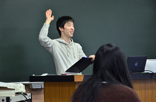 完成報告を行う上田代表