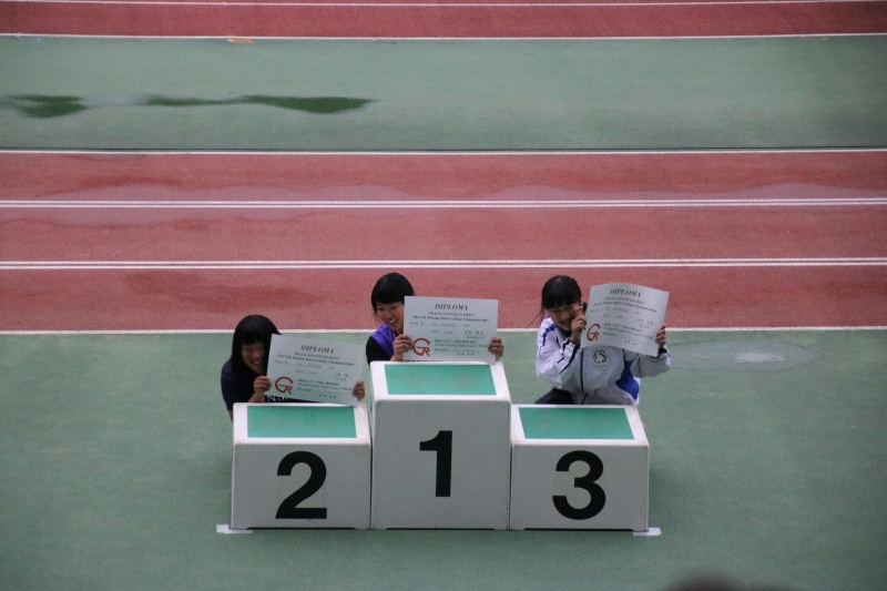 女子砲丸投で優勝した菅原麻未