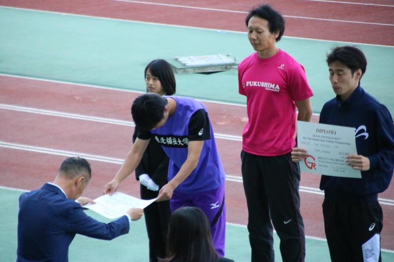 男子1500m表彰 遠藤選手