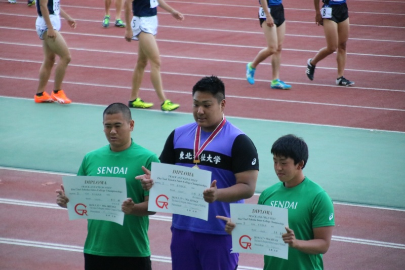 男子砲丸投で優勝した小林洋太