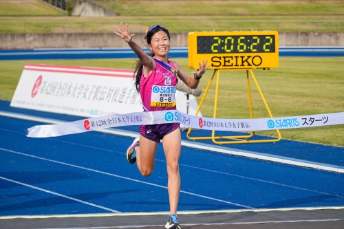 躍進の５位入賞を決めたアンカー小林選手
