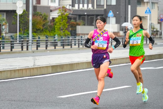 2位に順位を上げた3区を走る佐々木選手