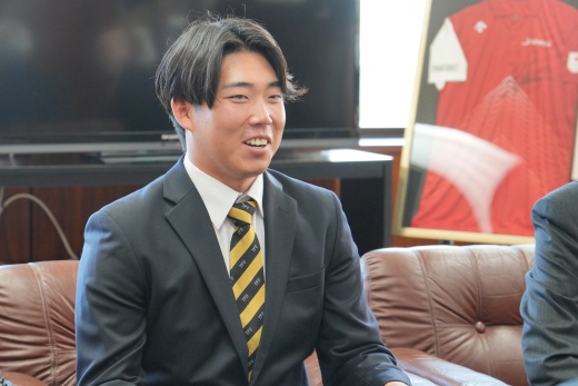 齊藤担当スカウトから評価を受ける堀越投手