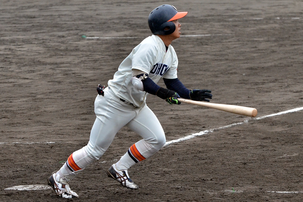 宮城教育大学3回戦　5回表、チームに勢いをつける同点ホームランを放つ古川