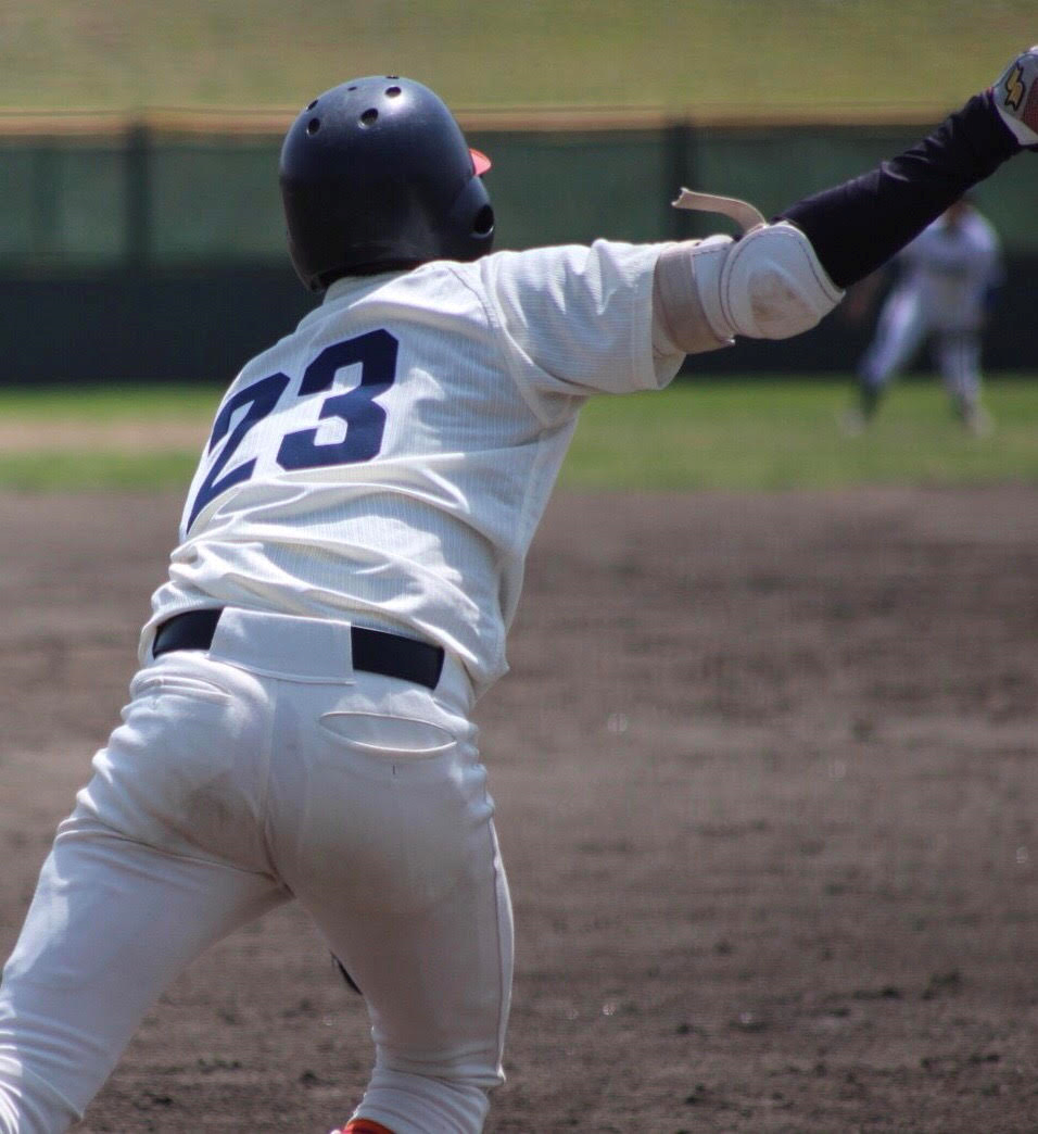 東北大学1回戦 4回表 2ランホームランを放つ元山