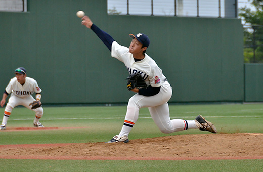 富士大学戦 7回から登板、2回を投げ打者6人を完全に抑え流れを呼んだ鈴木