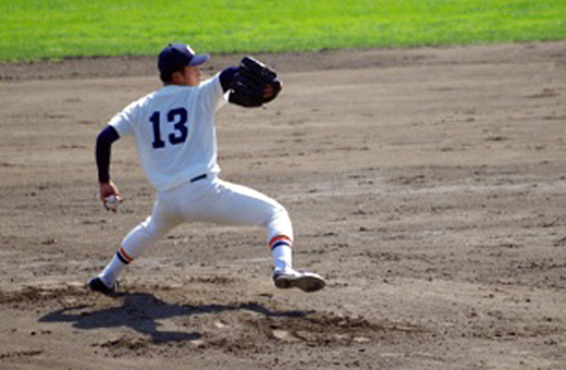 東北学院大学2回戦、4回から今季初登板した山野は3イニング1失点ながら力投をみせる