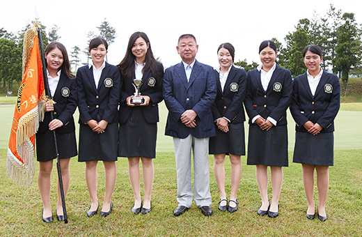 2連覇に笑顔の女子選手たち