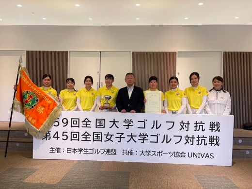 2連覇に笑顔の女子選手たち