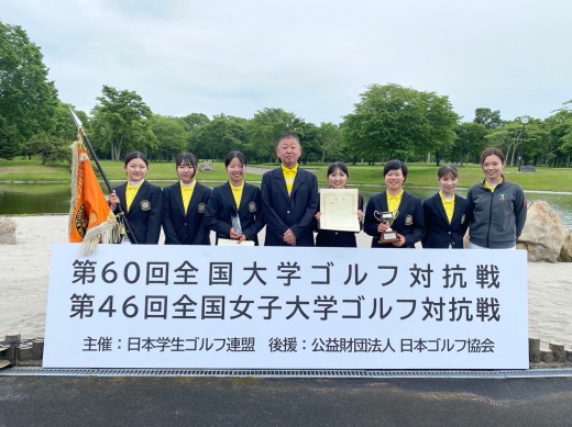 3連覇に笑顔の女子選手たち