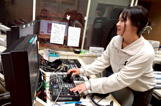 調光室 映像収録 操作体験の様子