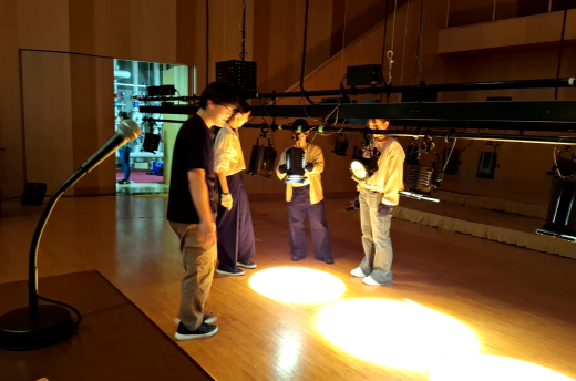 仕込みの様子（照明）