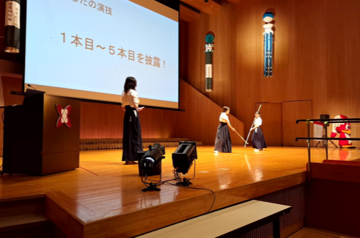 部活動・サークル紹介の様子（なぎなた同好会）