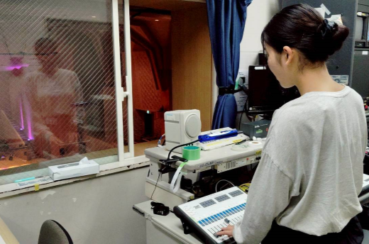 仕込みの様子(照明班)