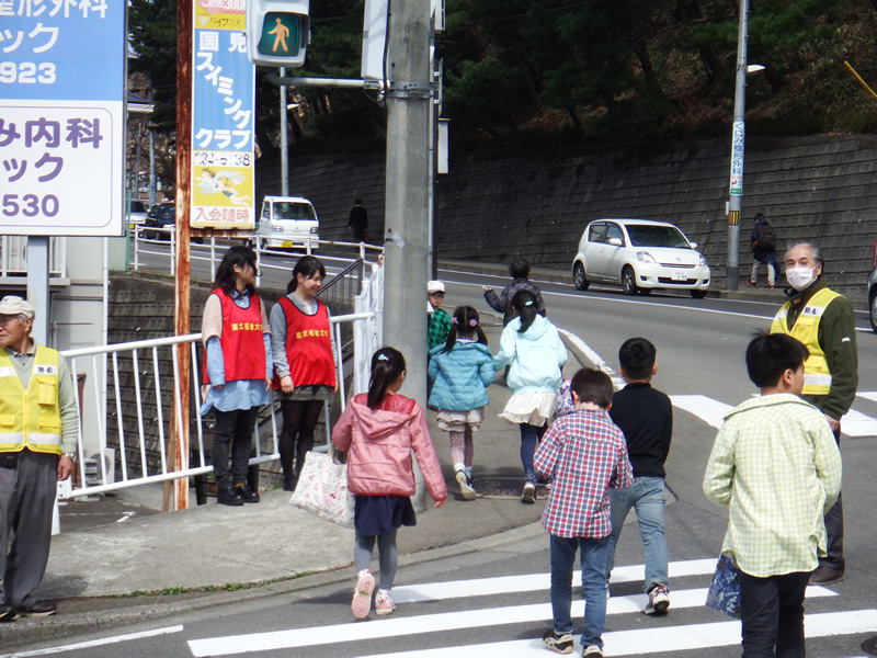 登下校児童見守り（4月）