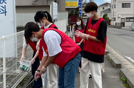 地域見守り支援活動の様子。今まで活動に参加できなかった1、2年生も加わり、新体制のまごのてクラブが出来上がってきています