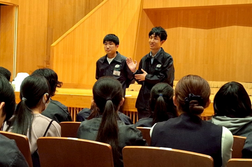 報告会の様子（音響班）